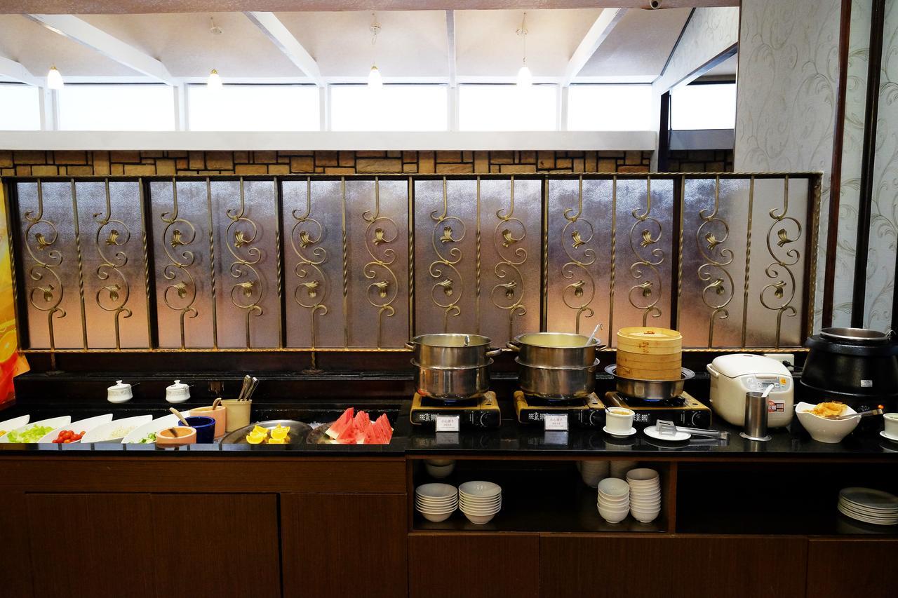 Dynasty Hotel Tainan Luaran gambar