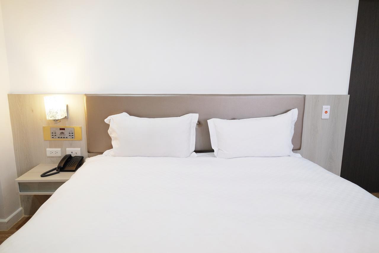 Dynasty Hotel Tainan Luaran gambar